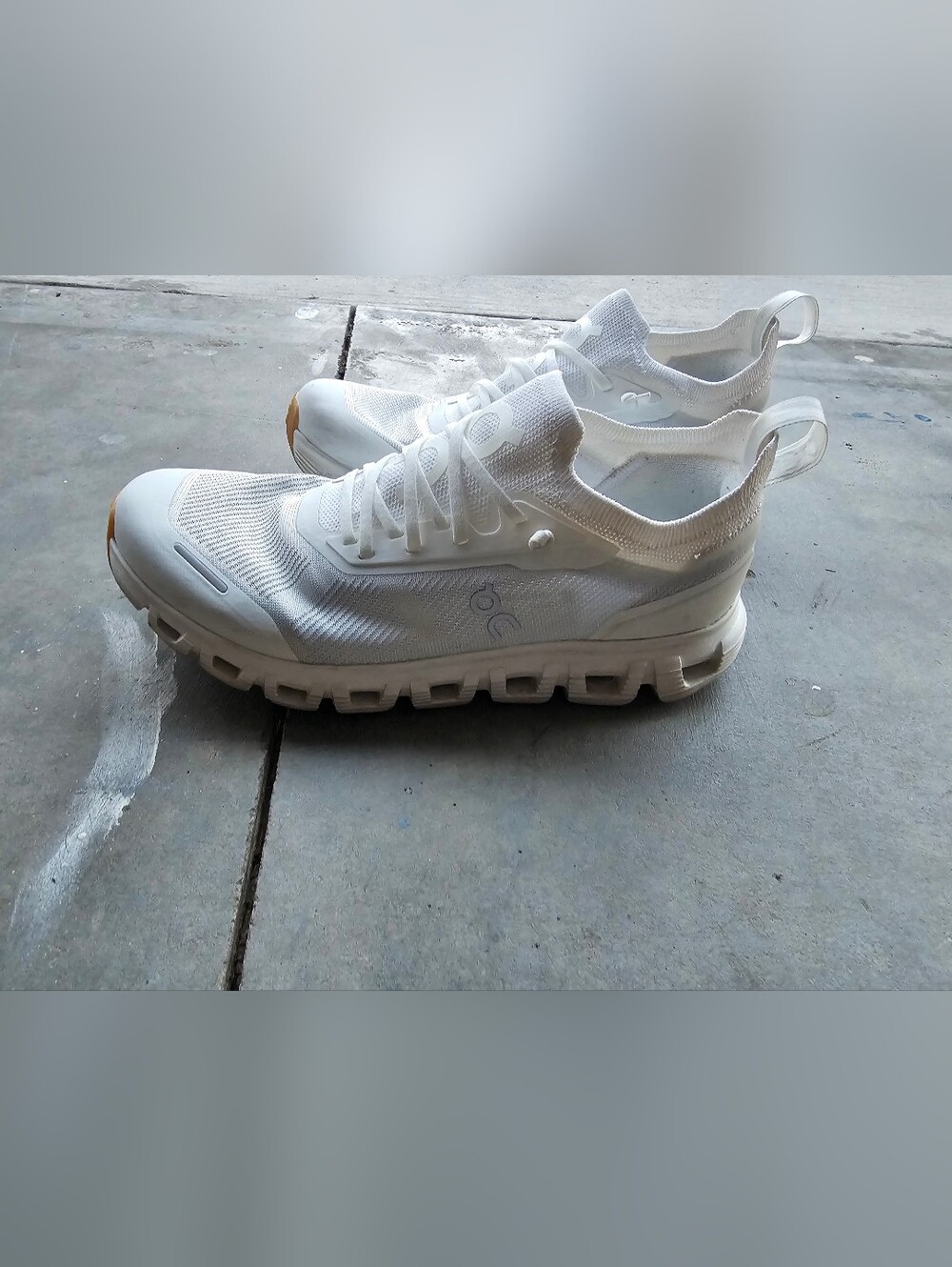 On Running White Women's Cloud-Inspired Lace-Up Sneakers